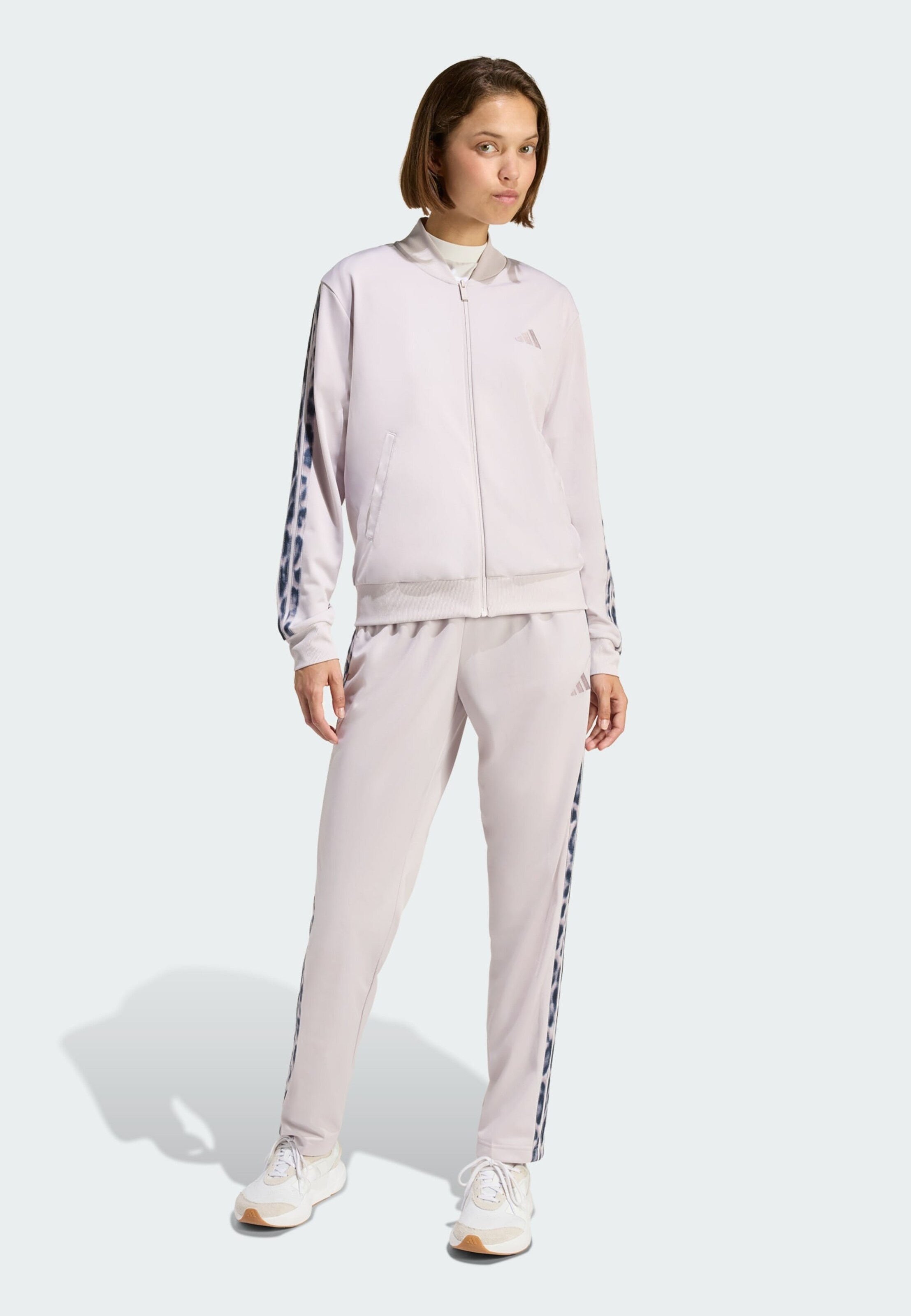 Adidas Sportswear Тренировочный костюм '3-STRIPES LEOPARD PRINT' в цвете Lilac — фото 2