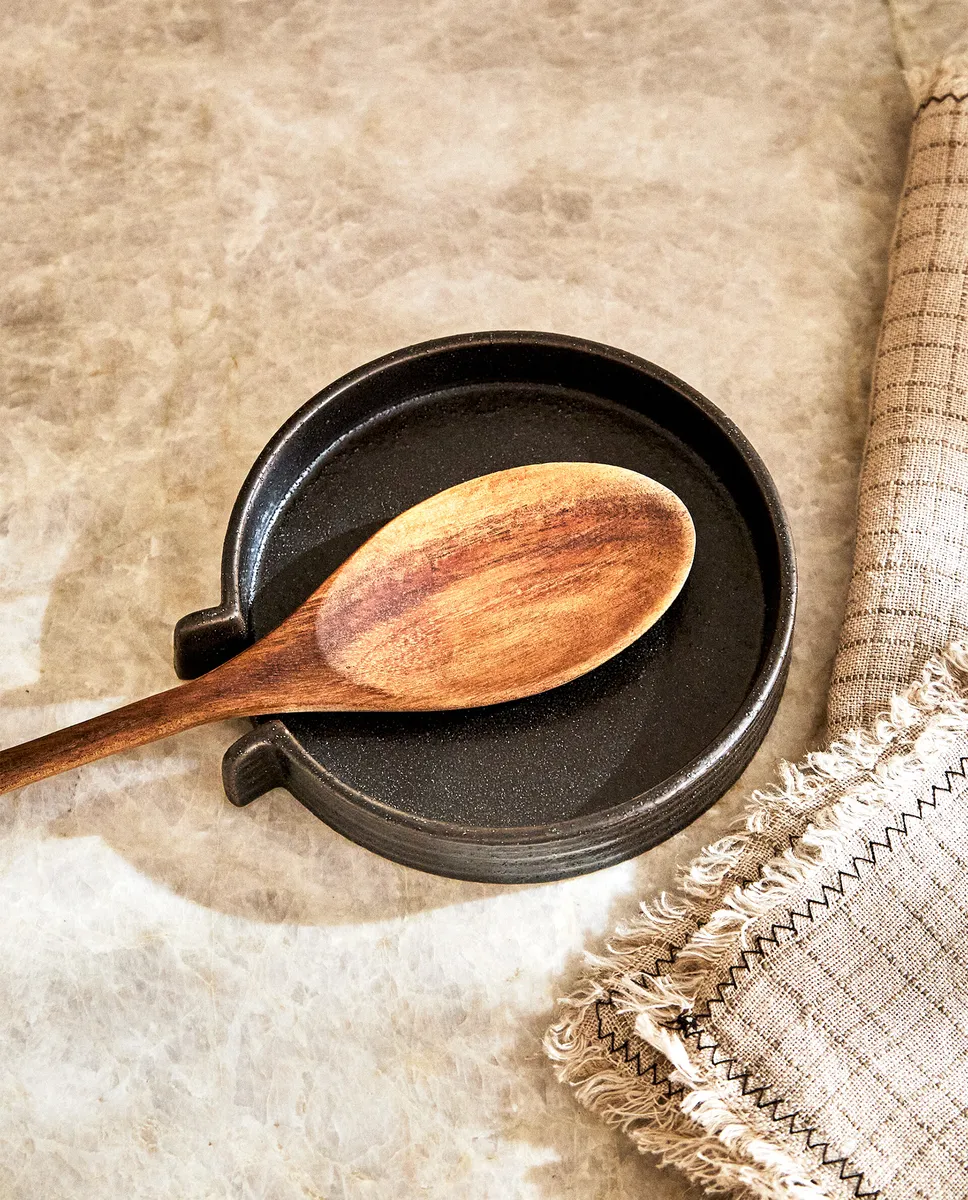

Керамическая подставка для ложек с рельефной деталью Zara Home, серый