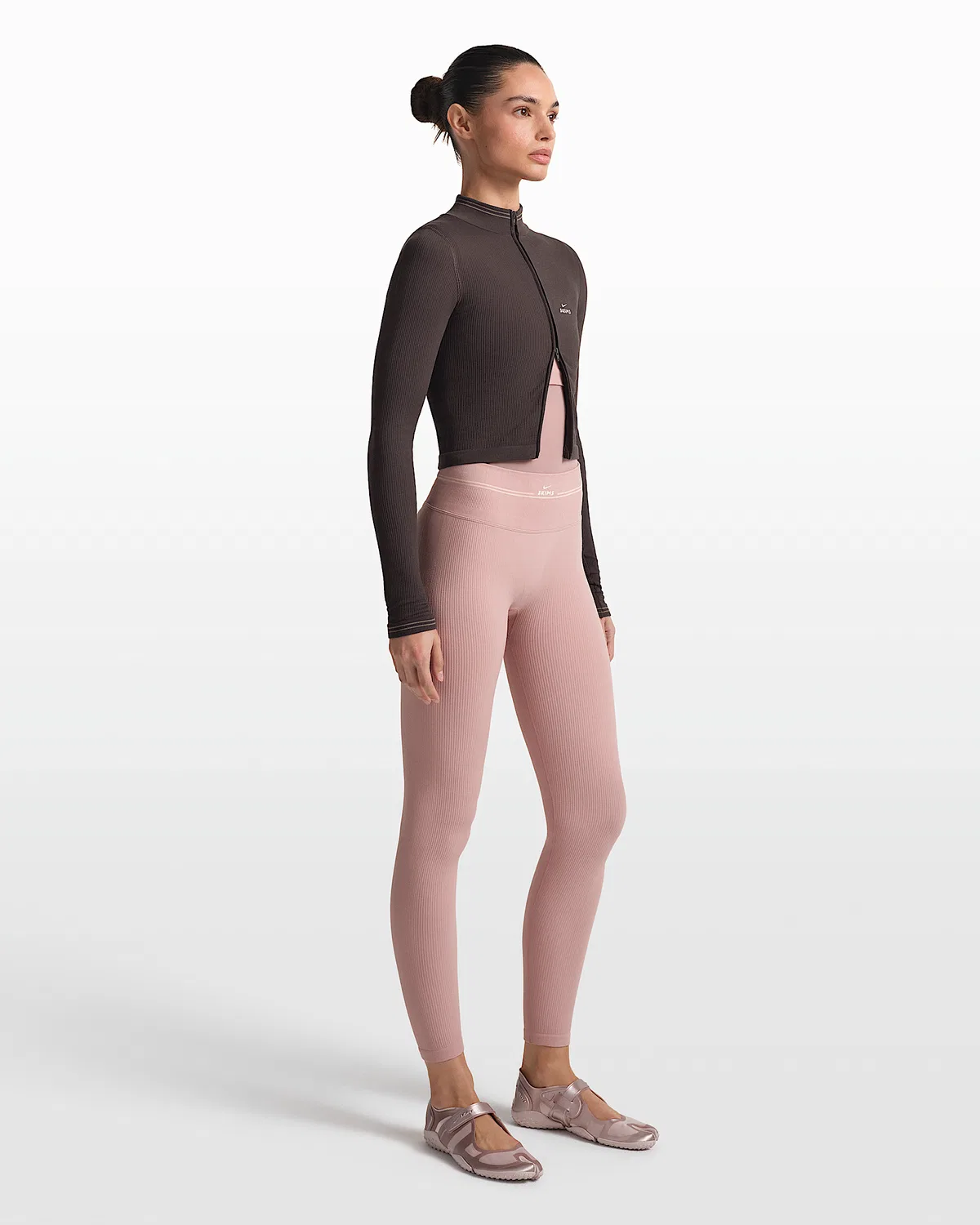 Женские леггинсы NikeSKIMS Ribbed Seamless с высокой посадкой, длина 26", NSKM Himalayan/NSKM Ecru — фото 4