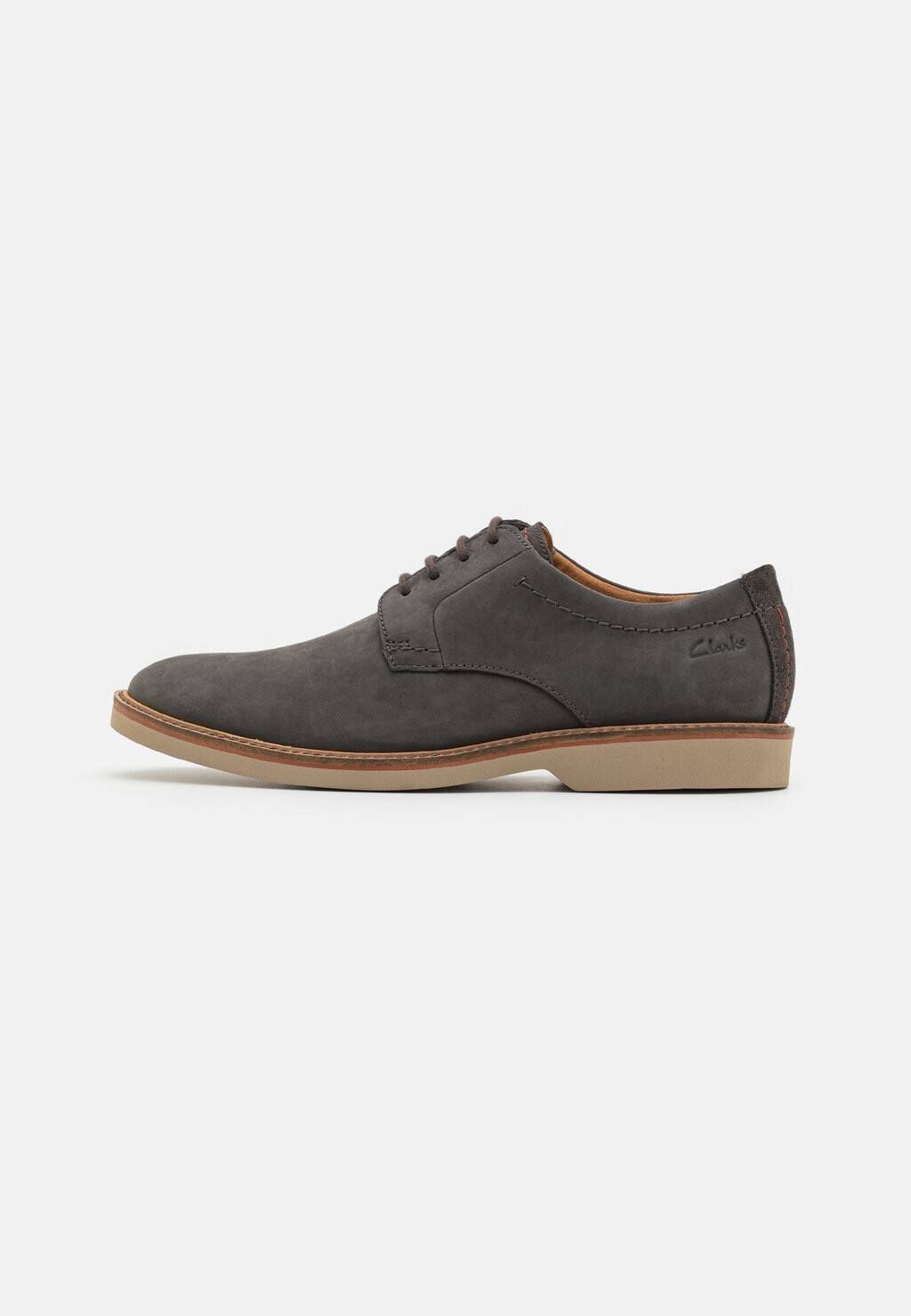 

На шнуровке Atticus Clarks, цвет dark grey