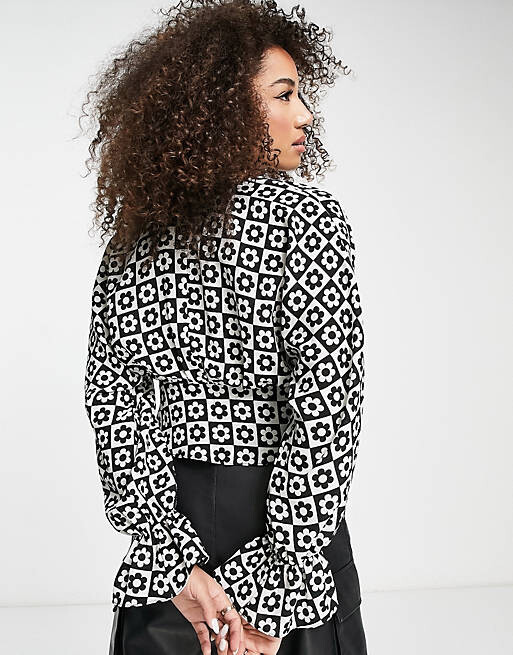 

Однотонная блузка в клетку с длинными рукавами и пуговицами ASOS DESIGN
