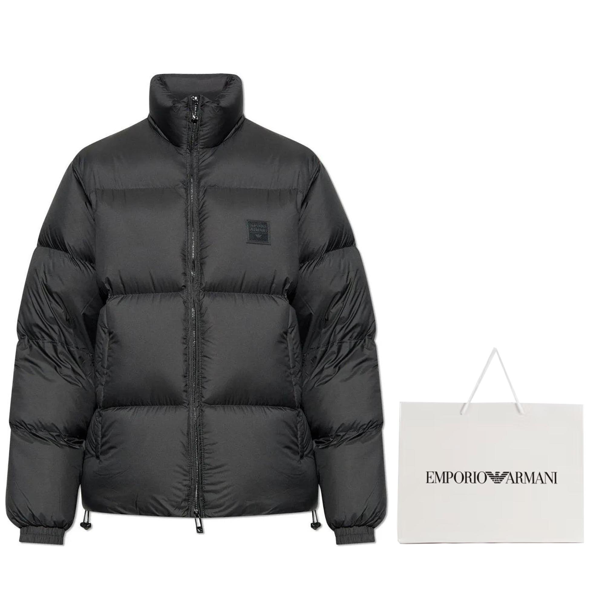 

Куртка с логотипом на накладке и высокой горловиной, утепленная EMPORIO ARMANI, черная, Черный, Куртка с логотипом на накладке и высокой горловиной, утепленная EMPORIO ARMANI, черная