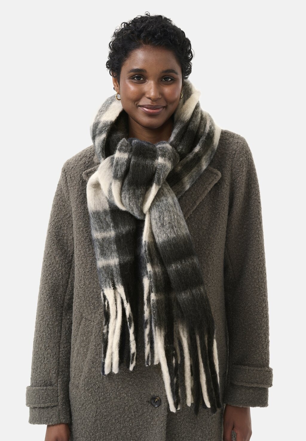 

Шарф AJA Kaffe, черный