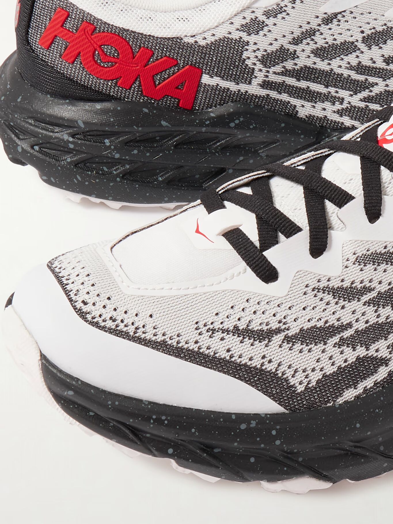 

Кроссовки Speedgoat 5 с резиновой отделкой и сеткой HOKA, белый