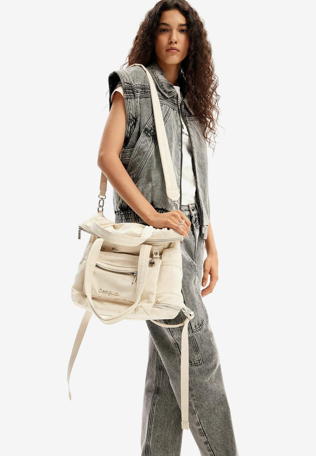 

Рюкзак XL MULTI-POSITION VOYAGER Desigual, цвет white