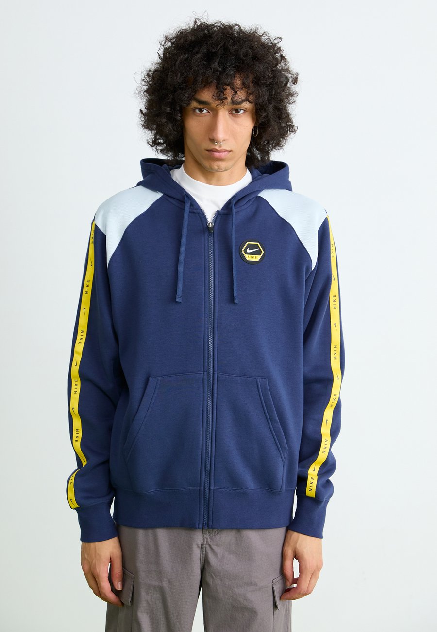 

Толстовка Nike Sportswear HOODY, Midnight Navy/Pure Platinum/Dark Blue