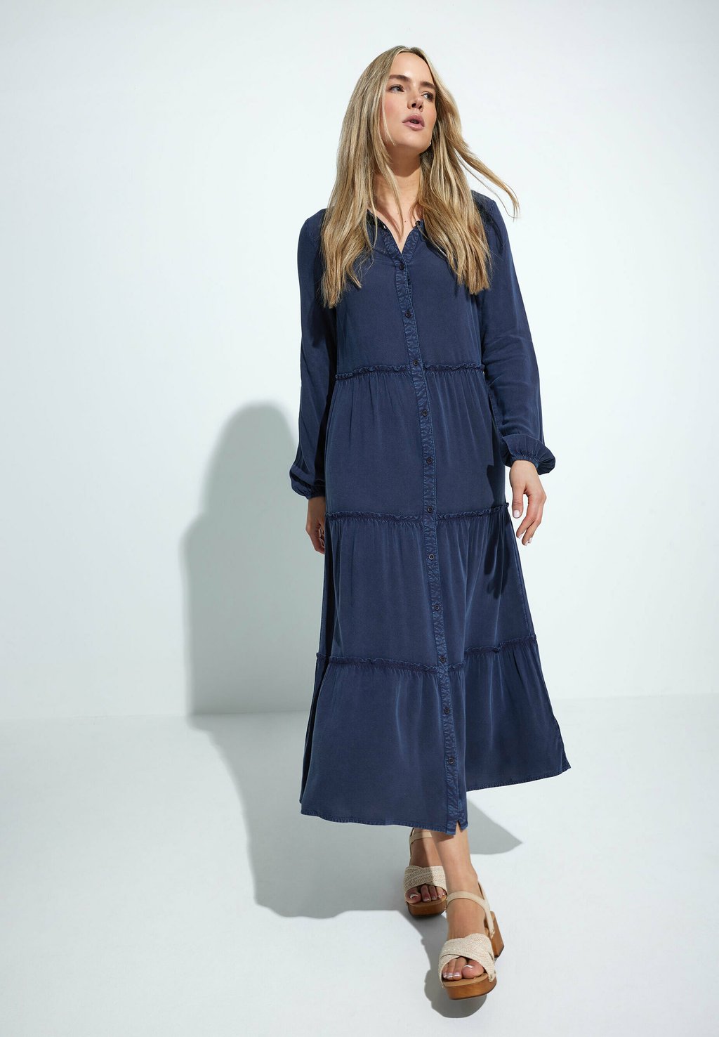 

Джинсовое платье ACID WASH TIERED Long Tall Sally, темно-синий