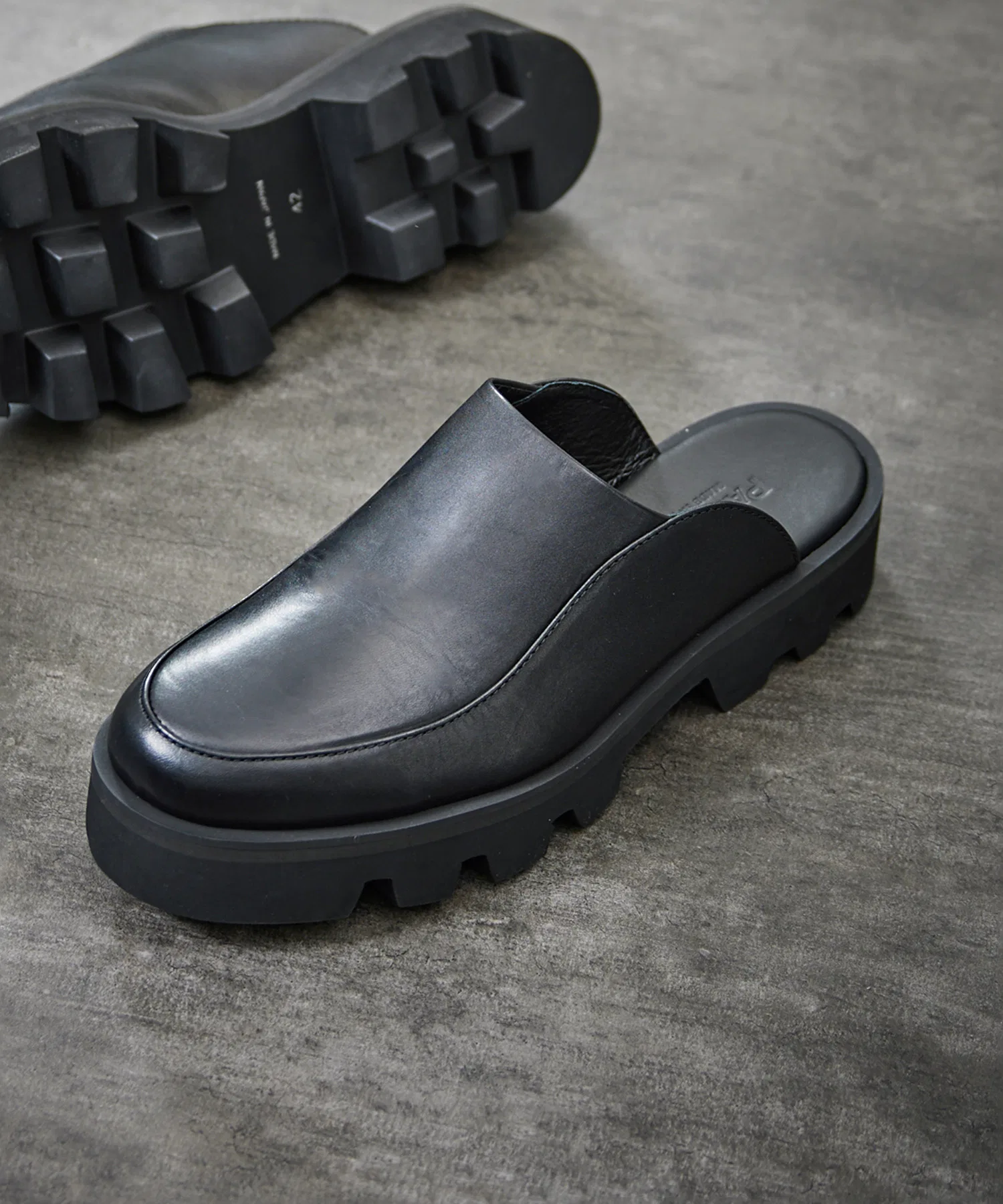 Мужские кожаные сабо PADRONE CROG SANDALS с массивной подошвой чёрные