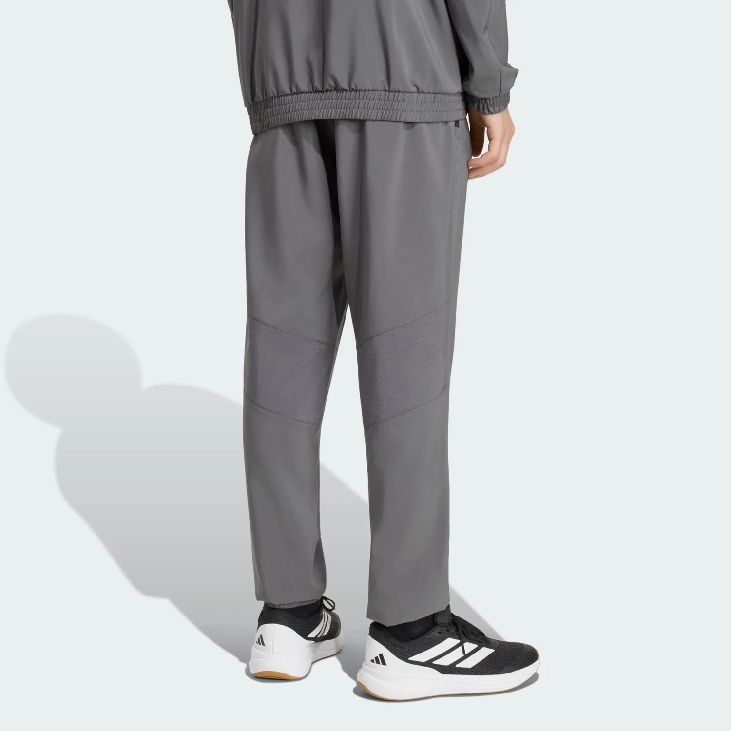 Спортивные брюки Adidas Sportswear с зауженными штанинами модель TECH APPAREL, серые и светло-серые — фото 3