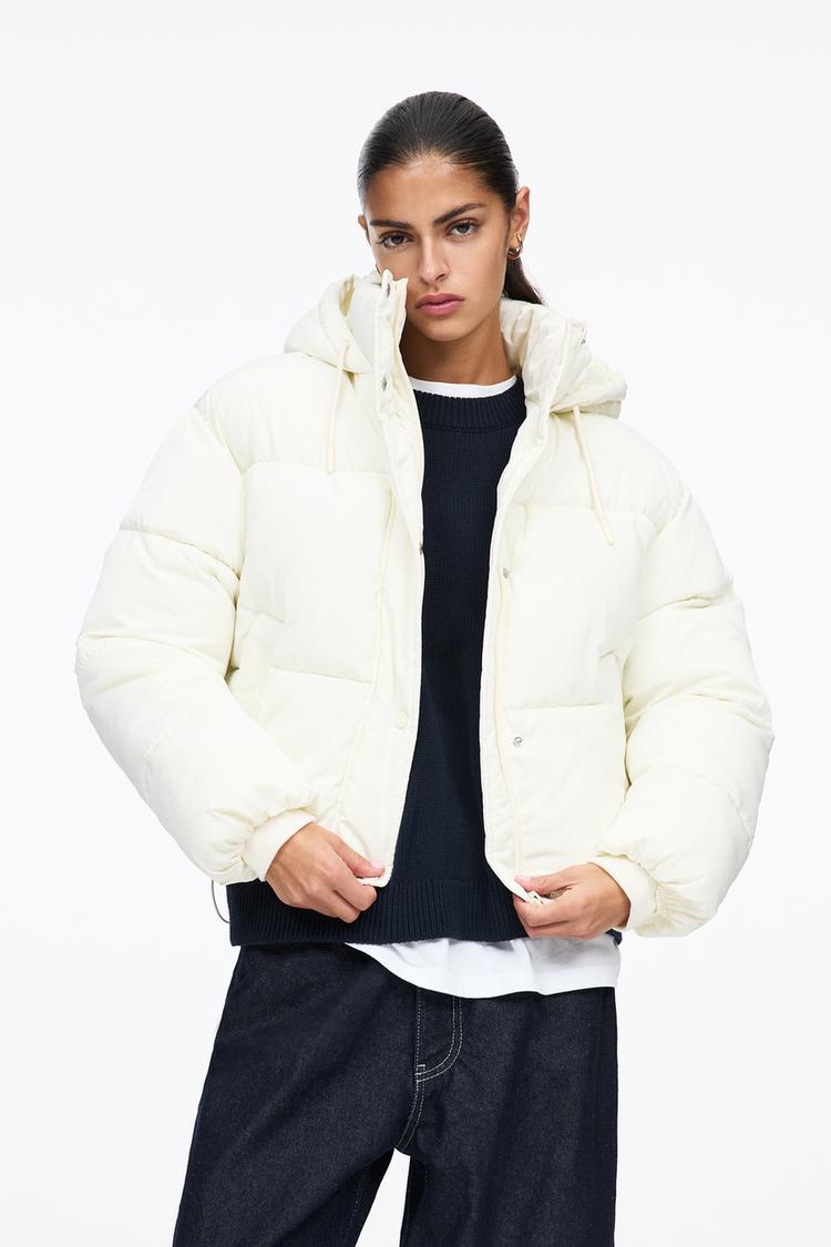 

Пуховик с капюшоном Pull And Bear, экрю