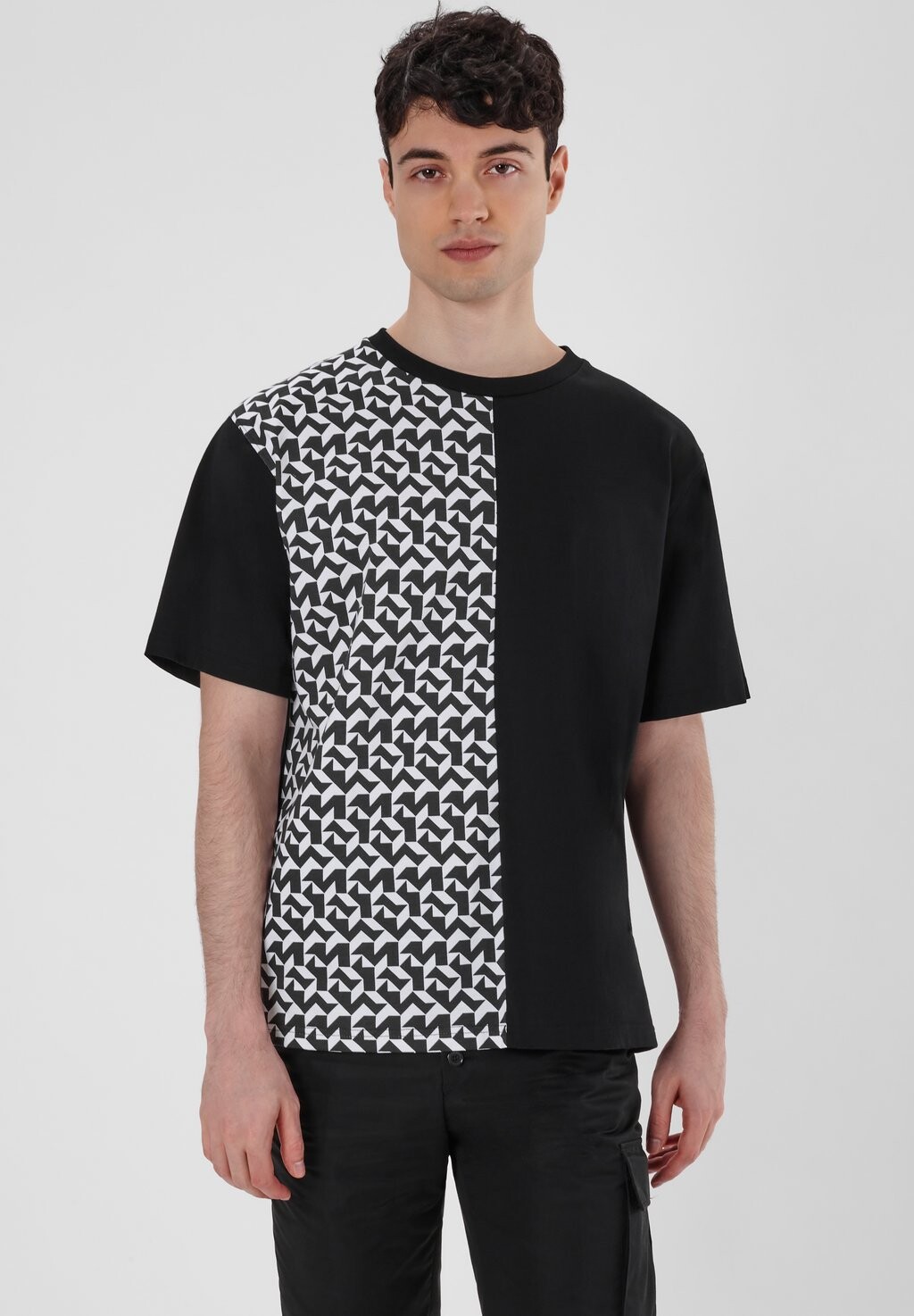 

Футболка с принтом FRACTAL PATTERN Mercader, черный