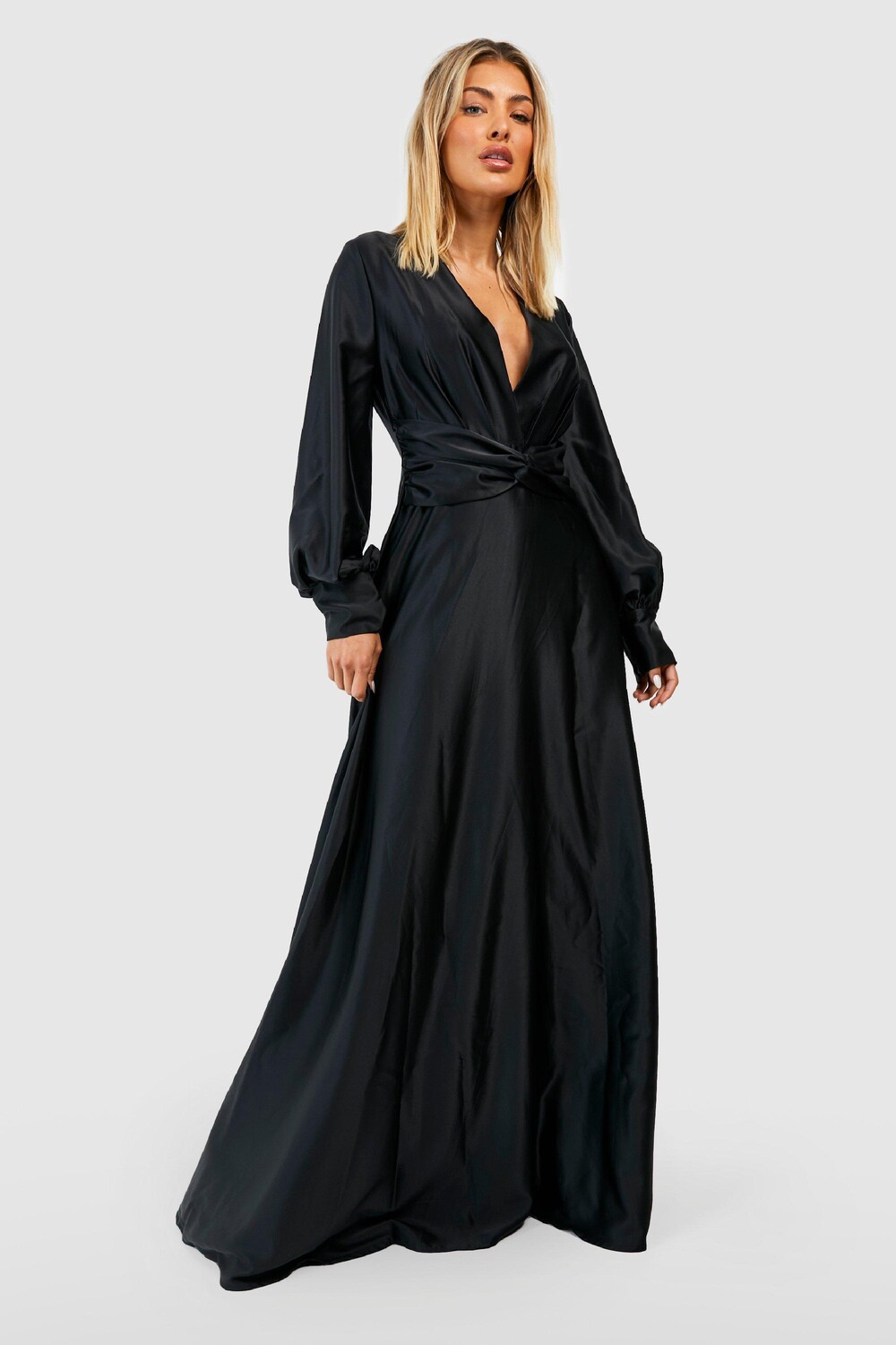

Платье макси из атласа Boohoo, черный
