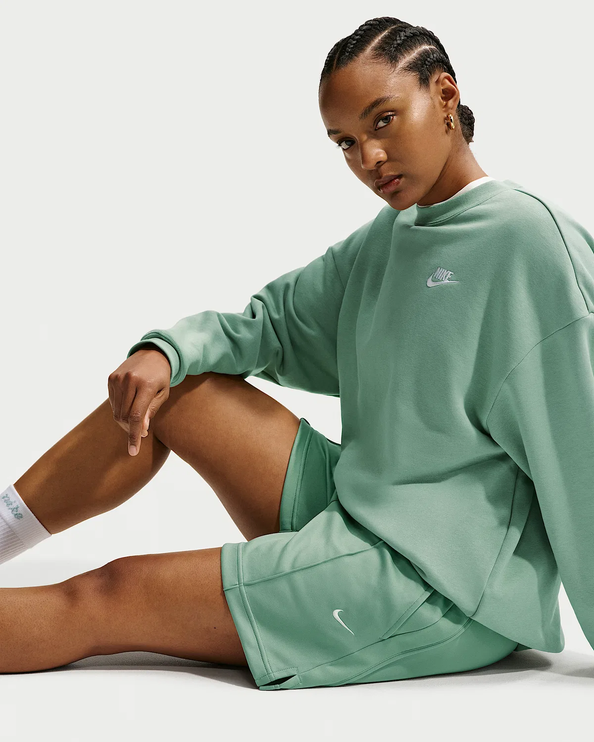 Женские шорты для бега Nike Sportswear из полиэстера со средней посадкой, Steam/Steam/Sail — фото 4