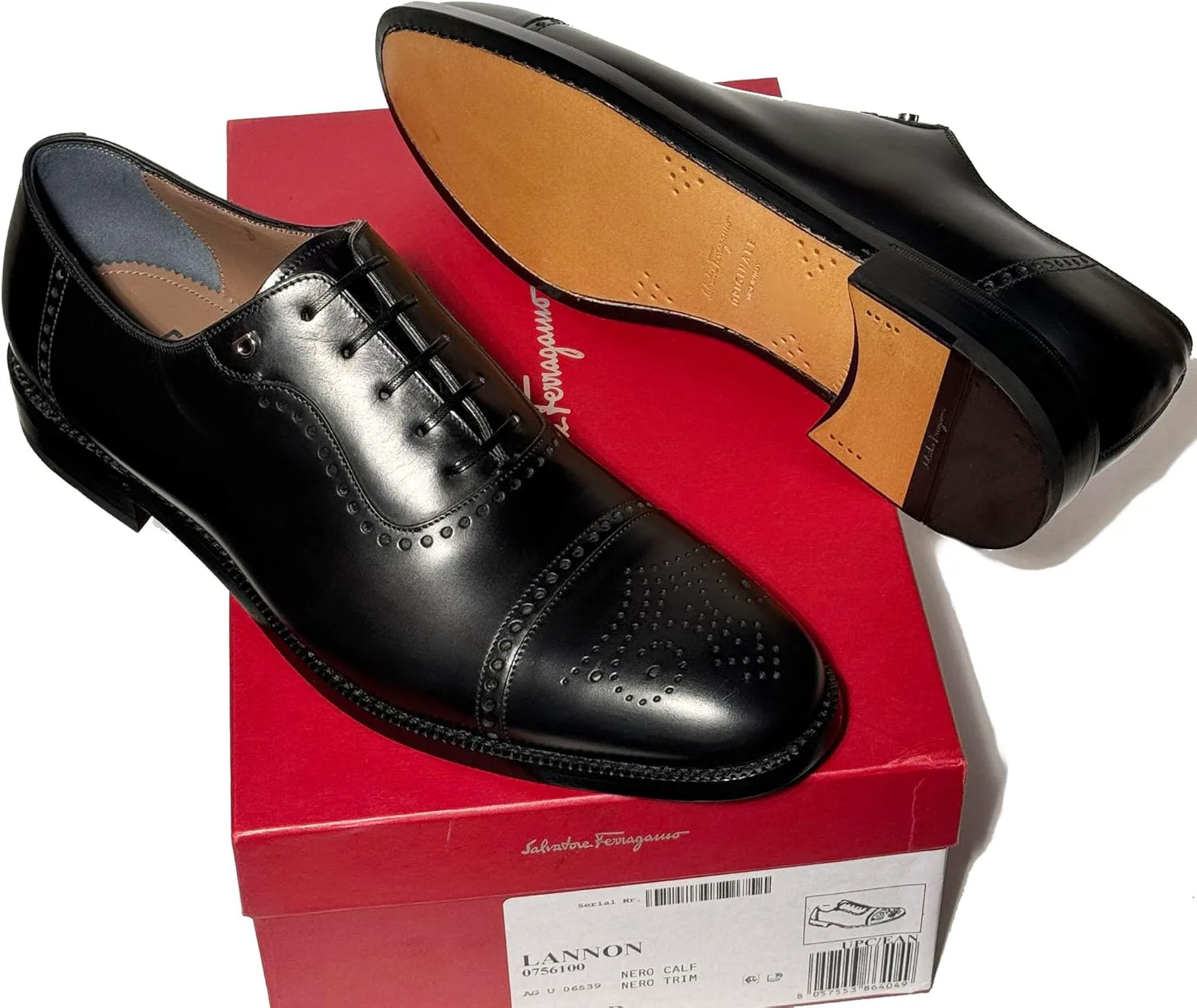 Мужские классические туфли Oxford Ferragamo LANNON черные из кожи с кап-то носком и брогированием, Gancini, Nero, черный — фото 4