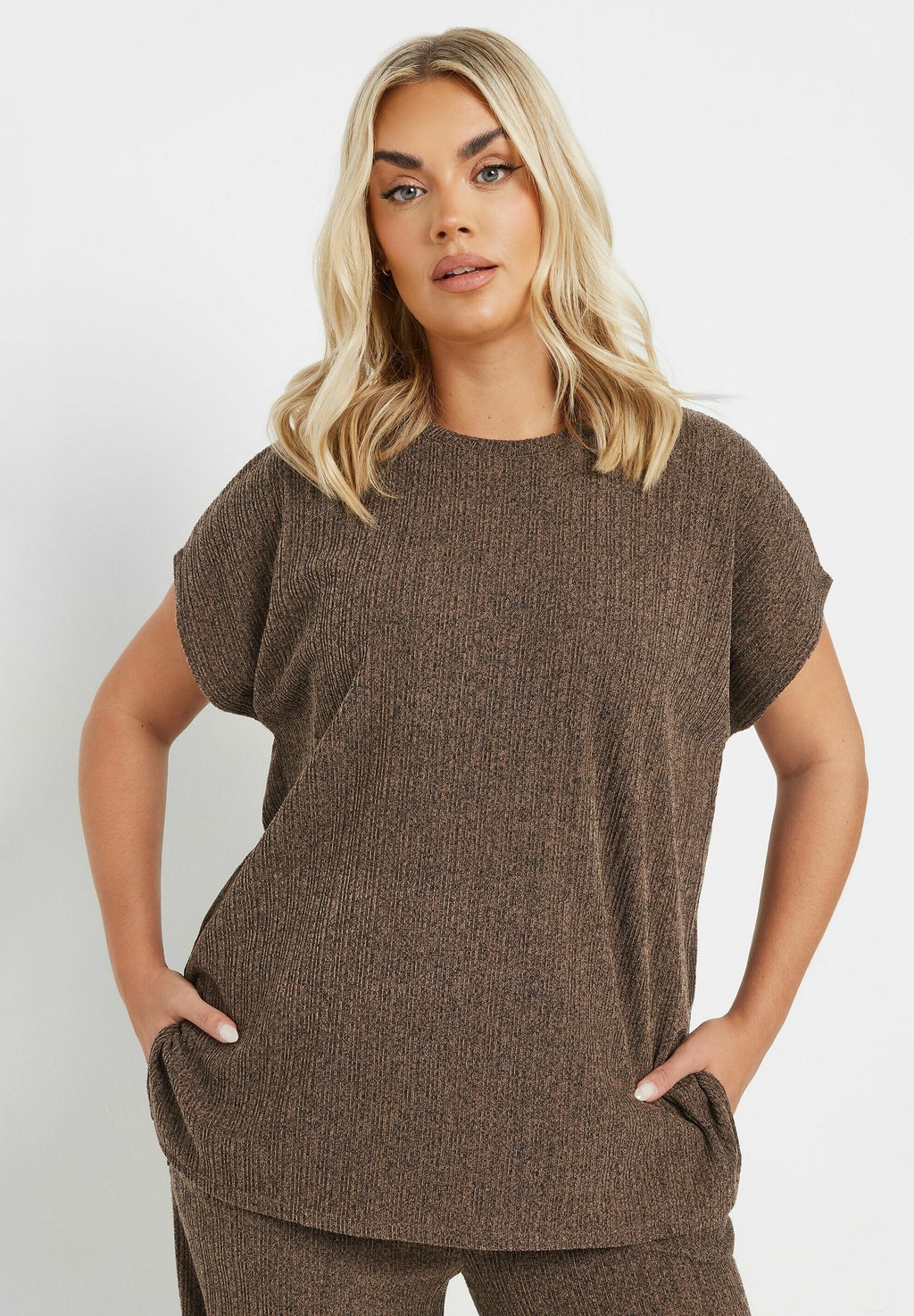 

Базовая футболка SHORT SLEEVE Yours Clothing, коричневый