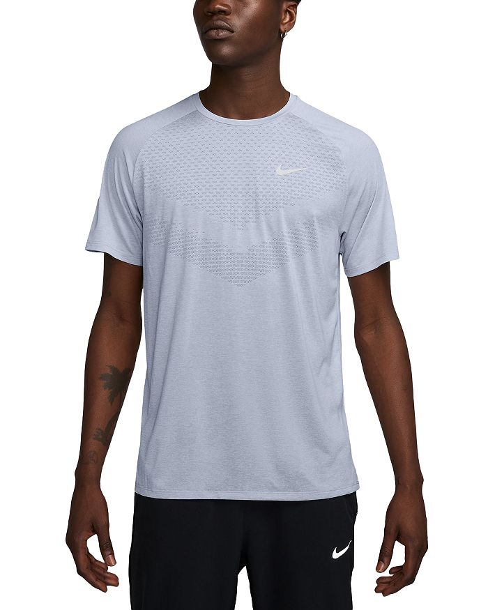 

Беговая футболка Stride Reflective со светоотражающими элементами Nike, серый