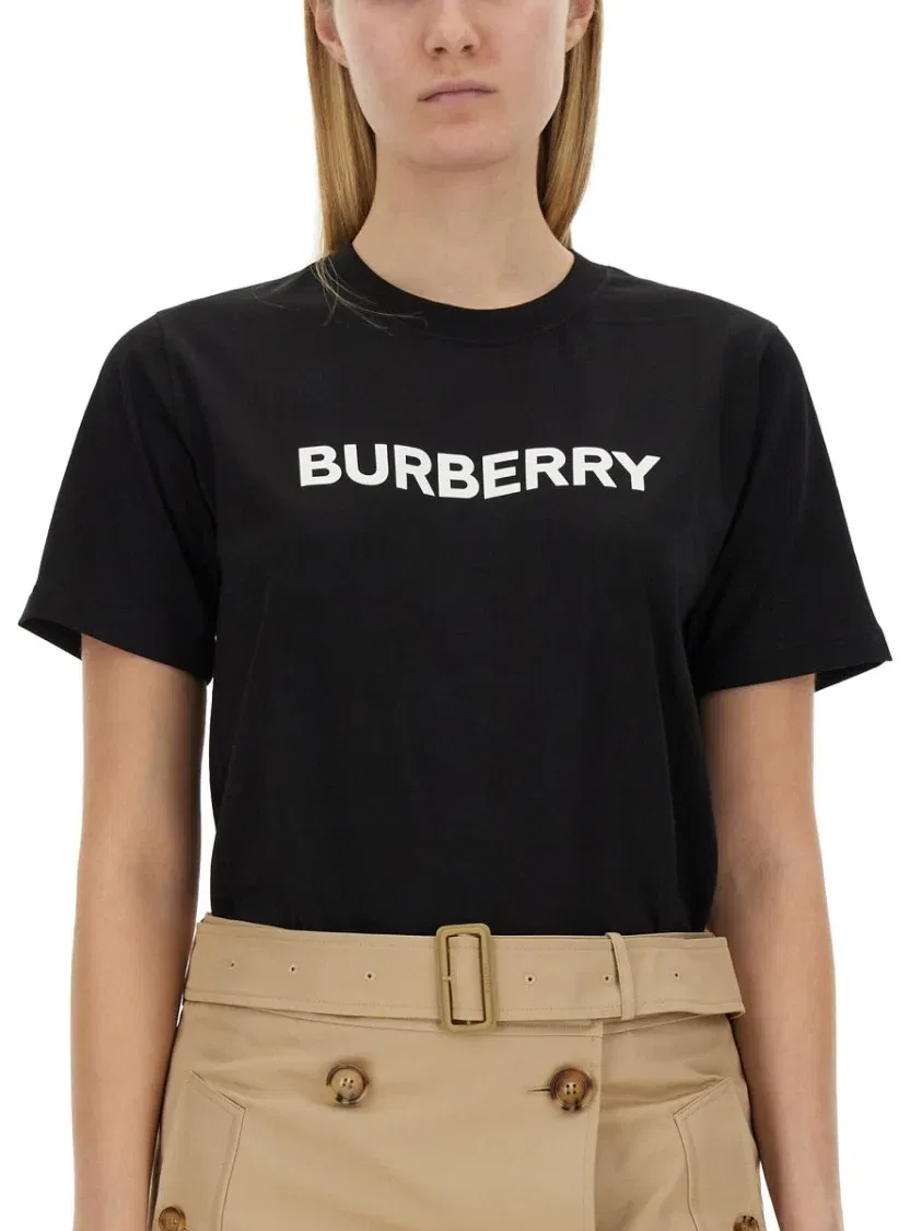 Burberry Черная футболка с ярким логотипом — фото 4