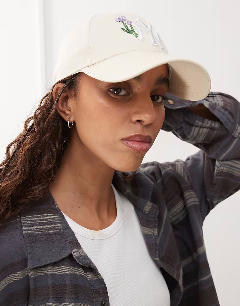 

New Era - NY Yankees 9Forty - Кепка кремового цвета с вышивкой в ​​виде жемчуга