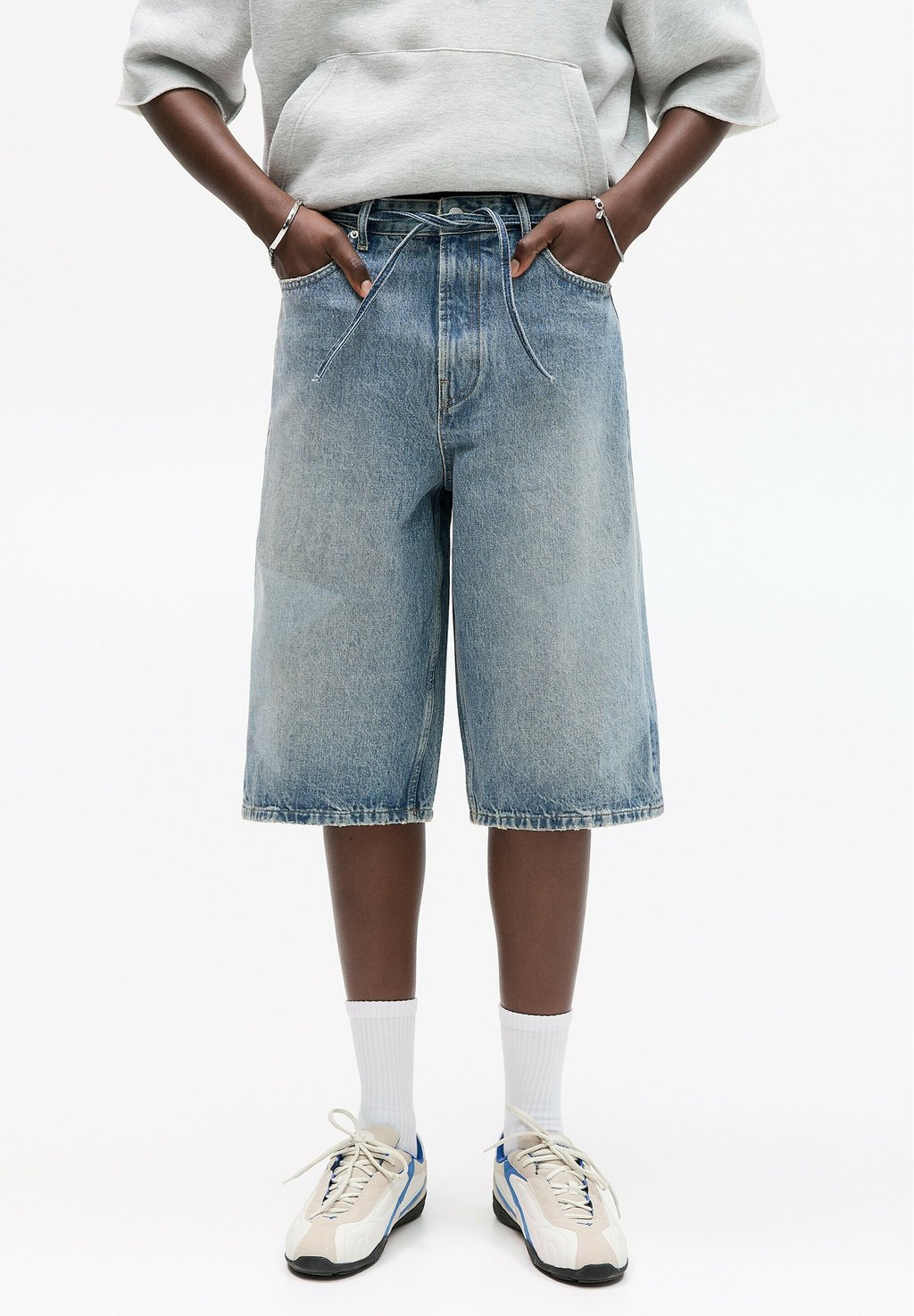 

Джинсовые шорты SKATER BERMUDA PULL&BEAR, цвет Light Blue Denim
