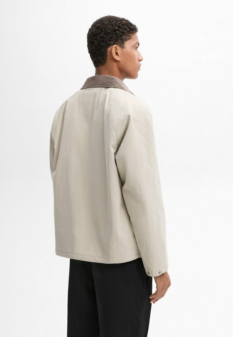 

Легкая куртка WITH SNAP BUTTONS Massimo Dutti, цвет Stone