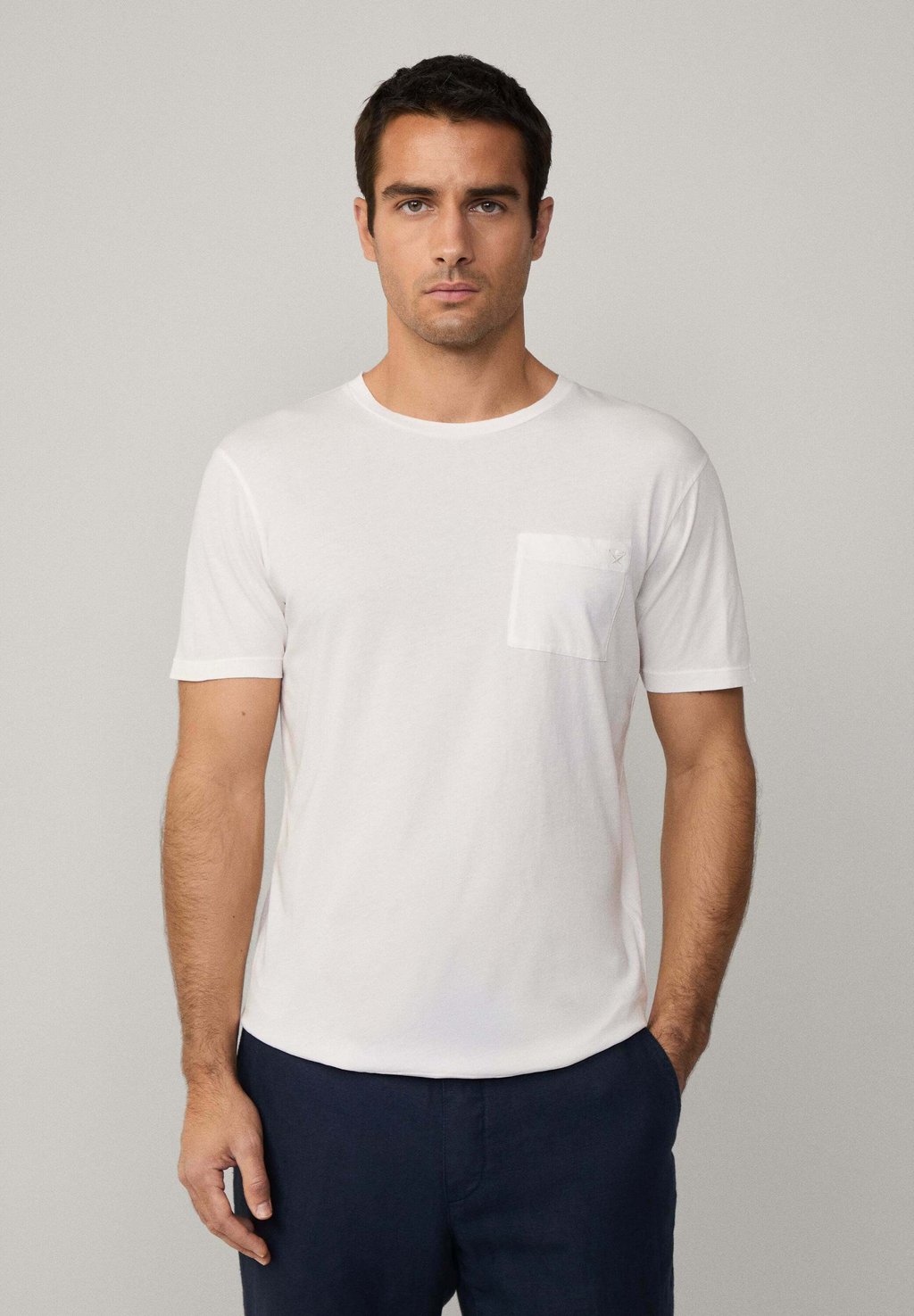 

Базовая футболка POCKET TEE Hackett London, слоновая кость