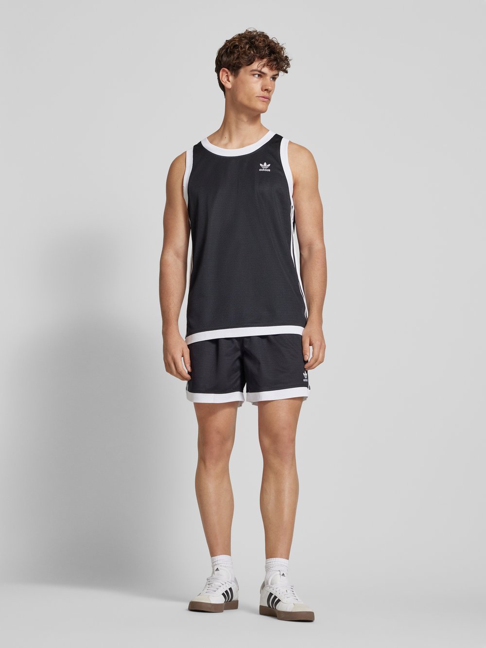 

Шорты свободного кроя с пришитыми этикетками, модель «Mockeylet» adidas Originals, черный