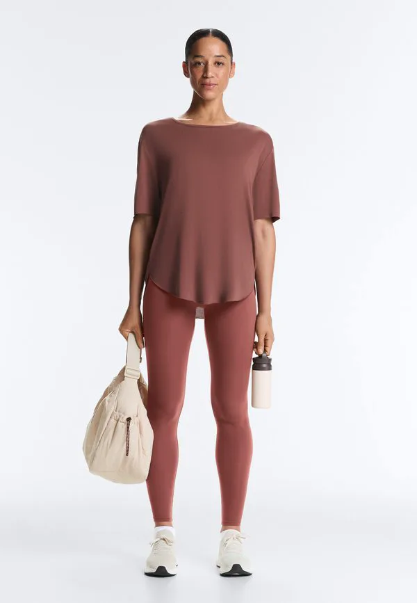 

Футболка с коротким рукавом из смесовой ткани модал. Oysho, Dark Brown, Коричневый, Футболка с коротким рукавом из смесовой ткани модал. Oysho, Dark Brown