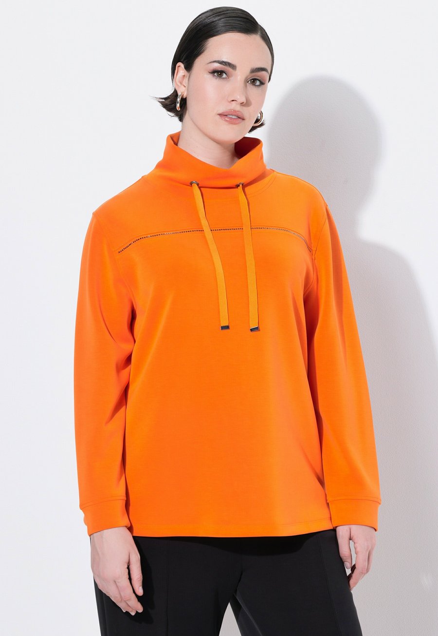 

Толстовка Ulla Popken AVEC PIERRES FANTAISIE COLLECTION CLASSIC COL MONTANT, Clementine/Orange, Оранжевый, Толстовка Ulla Popken AVEC PIERRES FANTAISIE COLLECTION CLASSIC COL MONTANT, Clementine/Orange