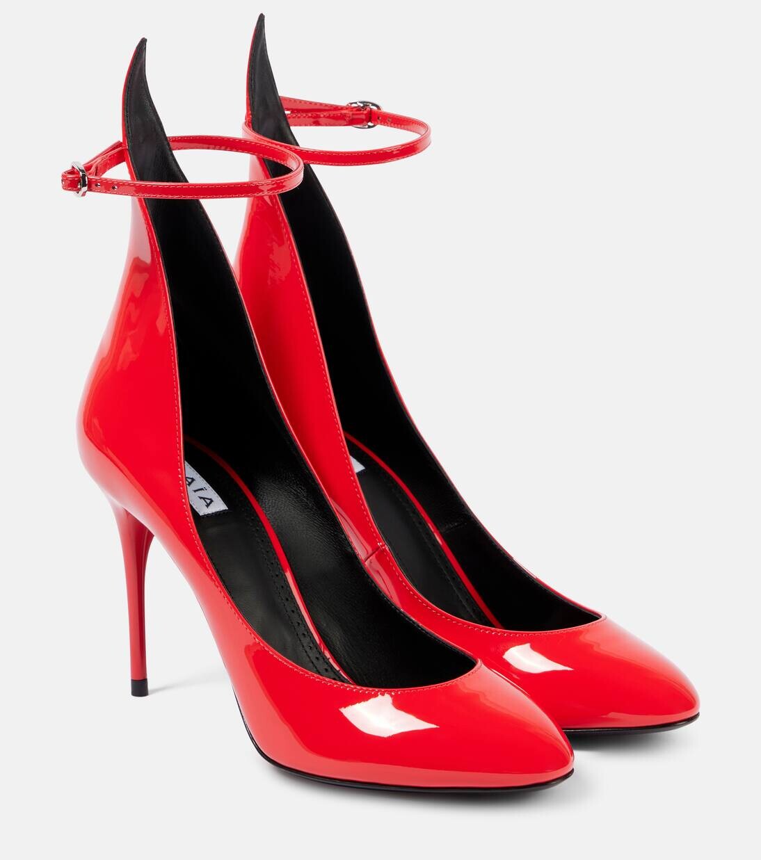Лакированные туфли с декольте Alaïa, цвет cerise