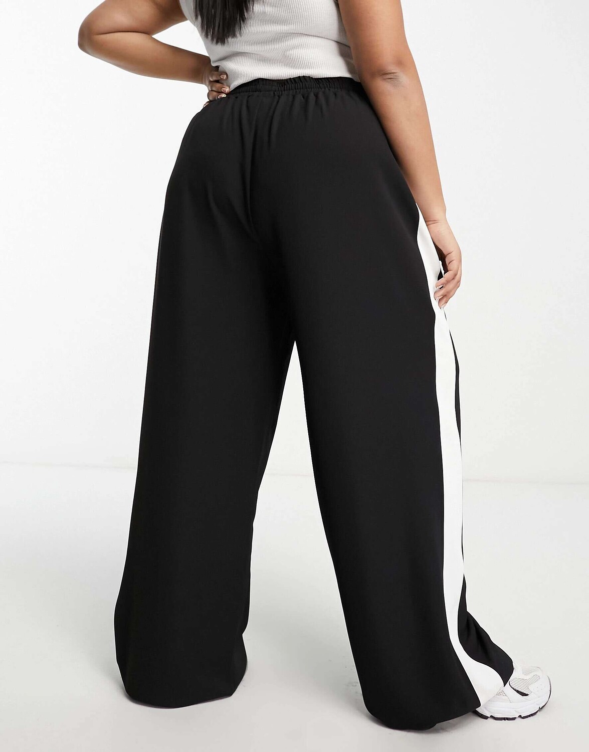 

Черные брюки без застежки с контрастной вставкой ASOS Curve, Черный, Черные брюки без застежки с контрастной вставкой ASOS Curve