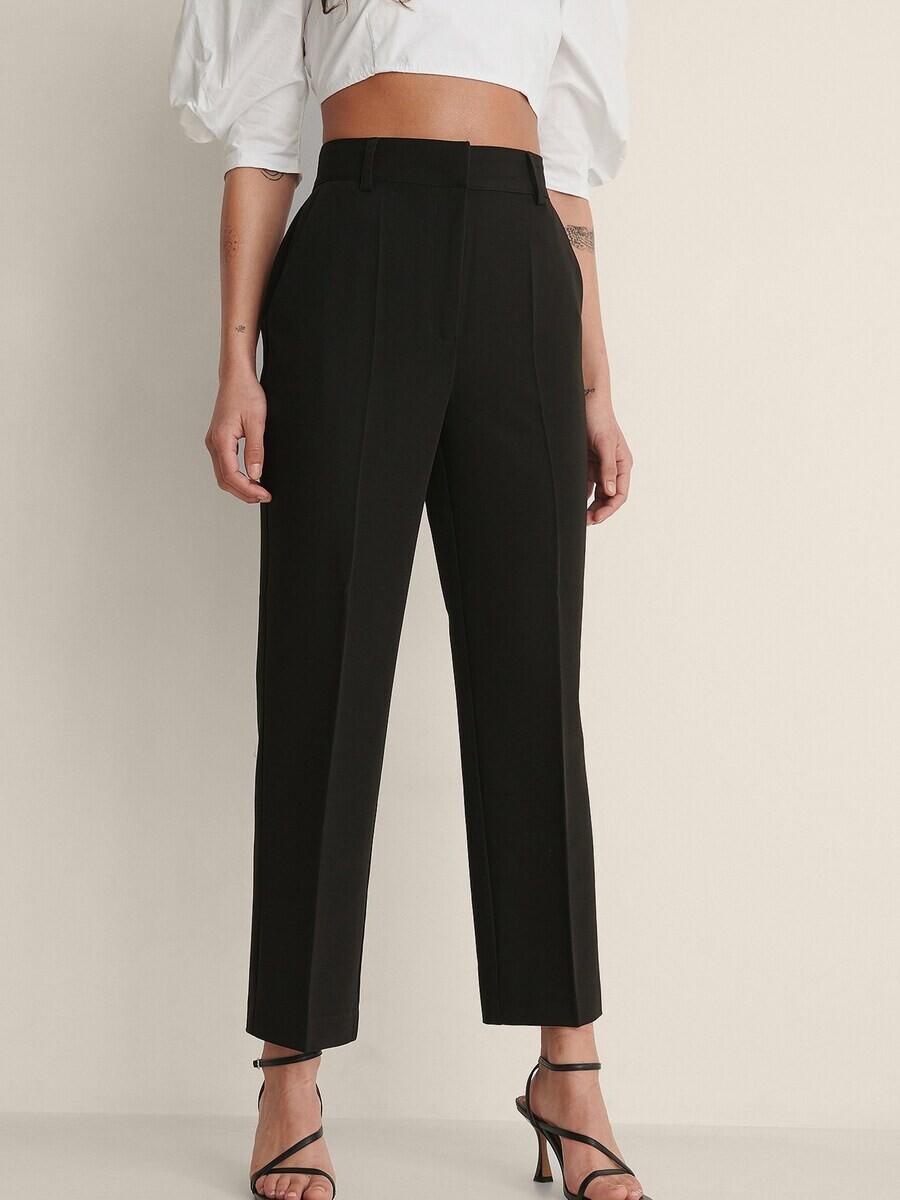

Брюки NA-KD Regular Pleated Pants, черный