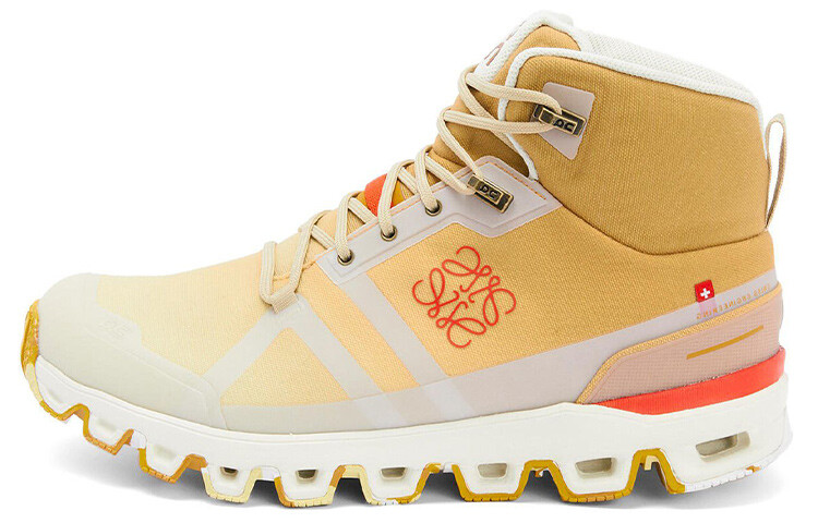 On X Outdoor Boots женские желтые Loewe