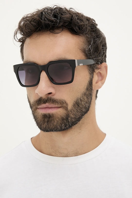 

Солнцезащитные очки Guess, черный