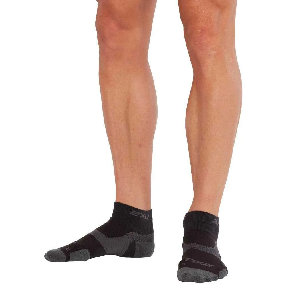 

Носки 2XU Vectr Merino Light Cushion 1/4 Crew short, черный