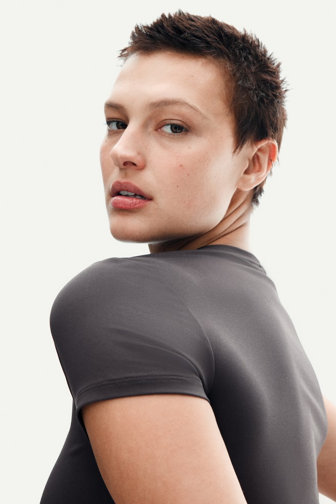 

Короткая футболка из микрофибры H&M, коричневый