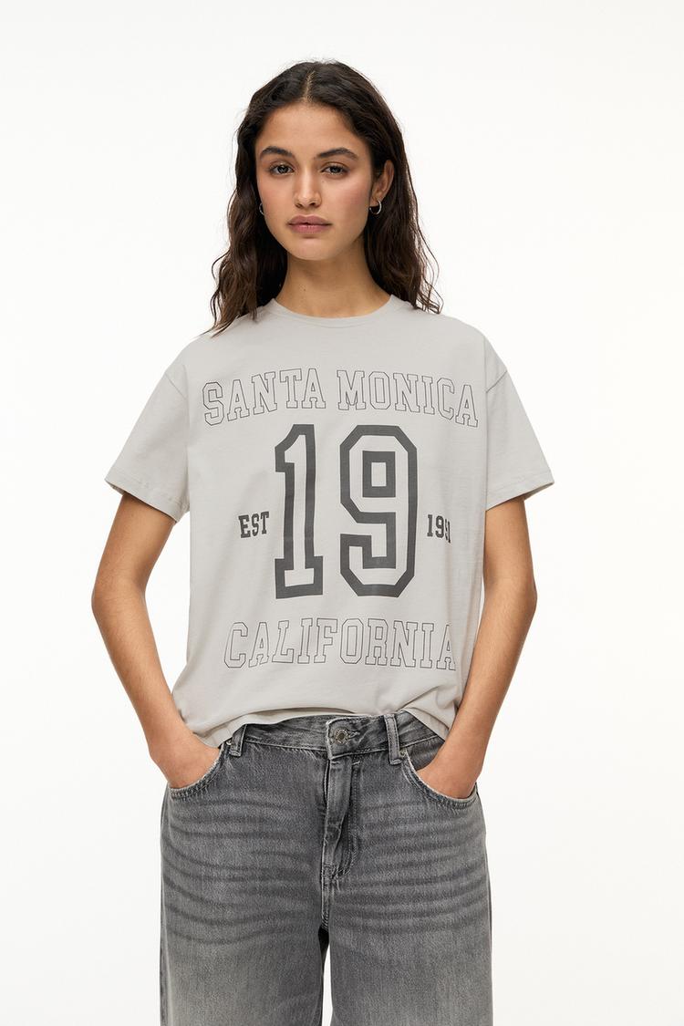 

Футболка с графическим принтом «Varsity Santa Monica» Pull And Bear, голубой