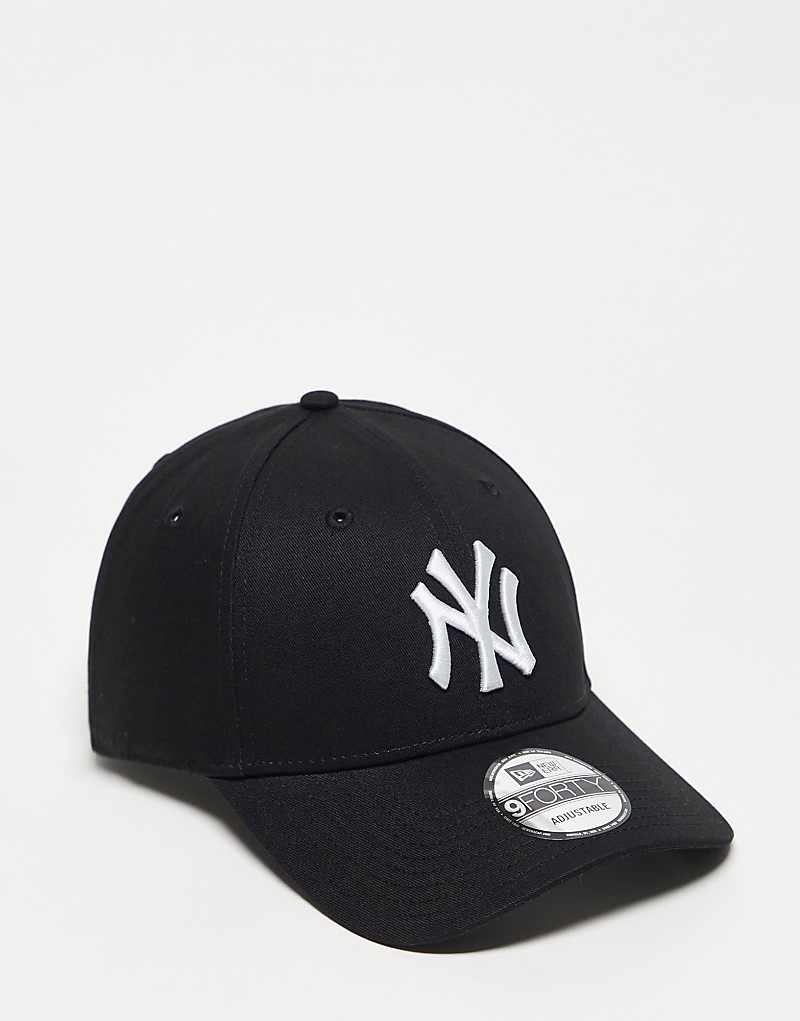 

Черная кепка New Era 9forty NY Yankees