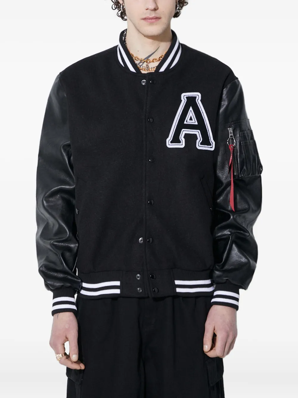 

Куртка-бомбер в стиле колледж Alpha Industries, черный