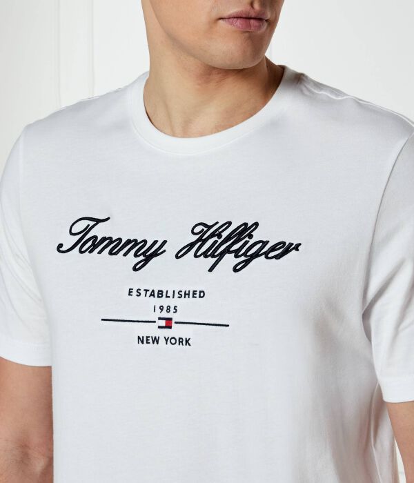 Футболка мужская Tommy Hilfiger стандартного кроя с принтом, белый — фото 4