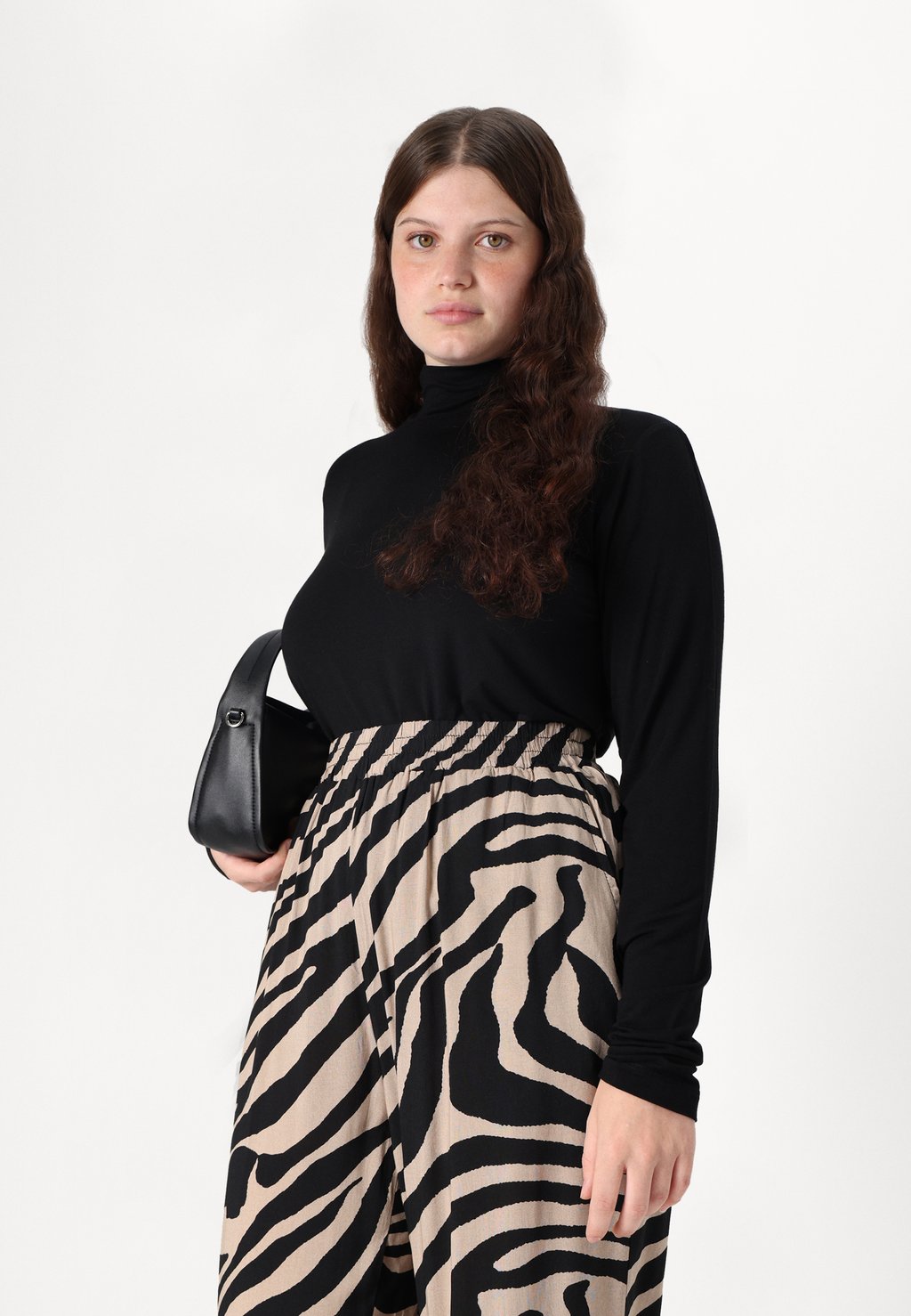 

Брюки CARZALIKA LIFE WIDE PANTS ONLY Carmakoma, черный