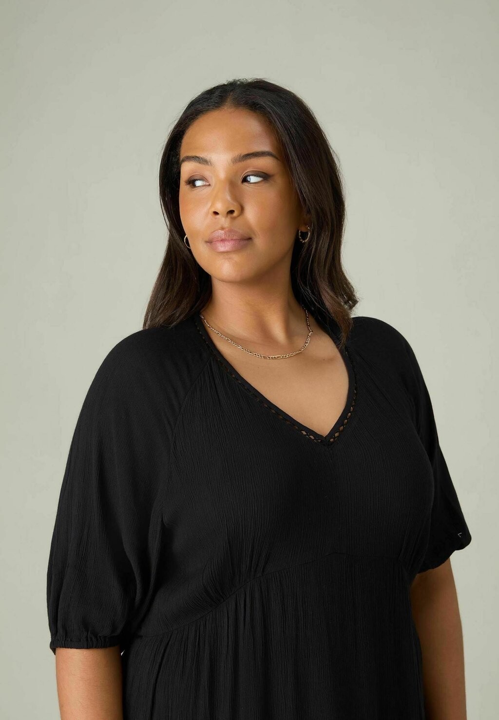 

Дневное платье V-NECK MIDI Live Unlimited London, черный
