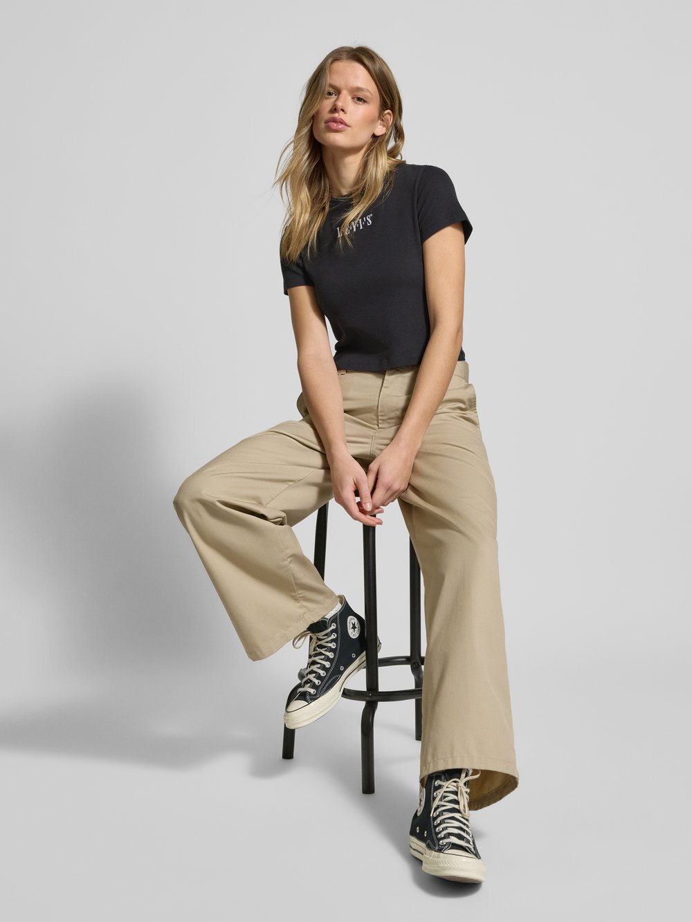 

Укороченная футболка с пришитой этикеткой Levi's, черный
