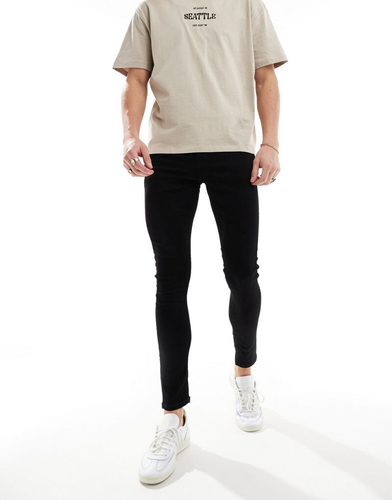 

Спрей River Island на черных джинсах