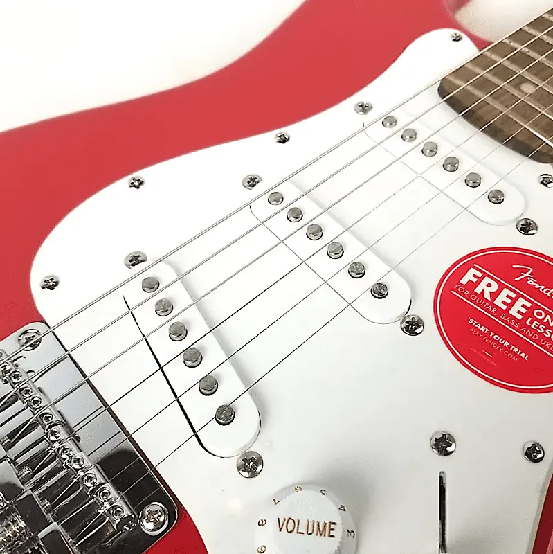 

Электрогитара Squier Mini Stratocaster Torino Red