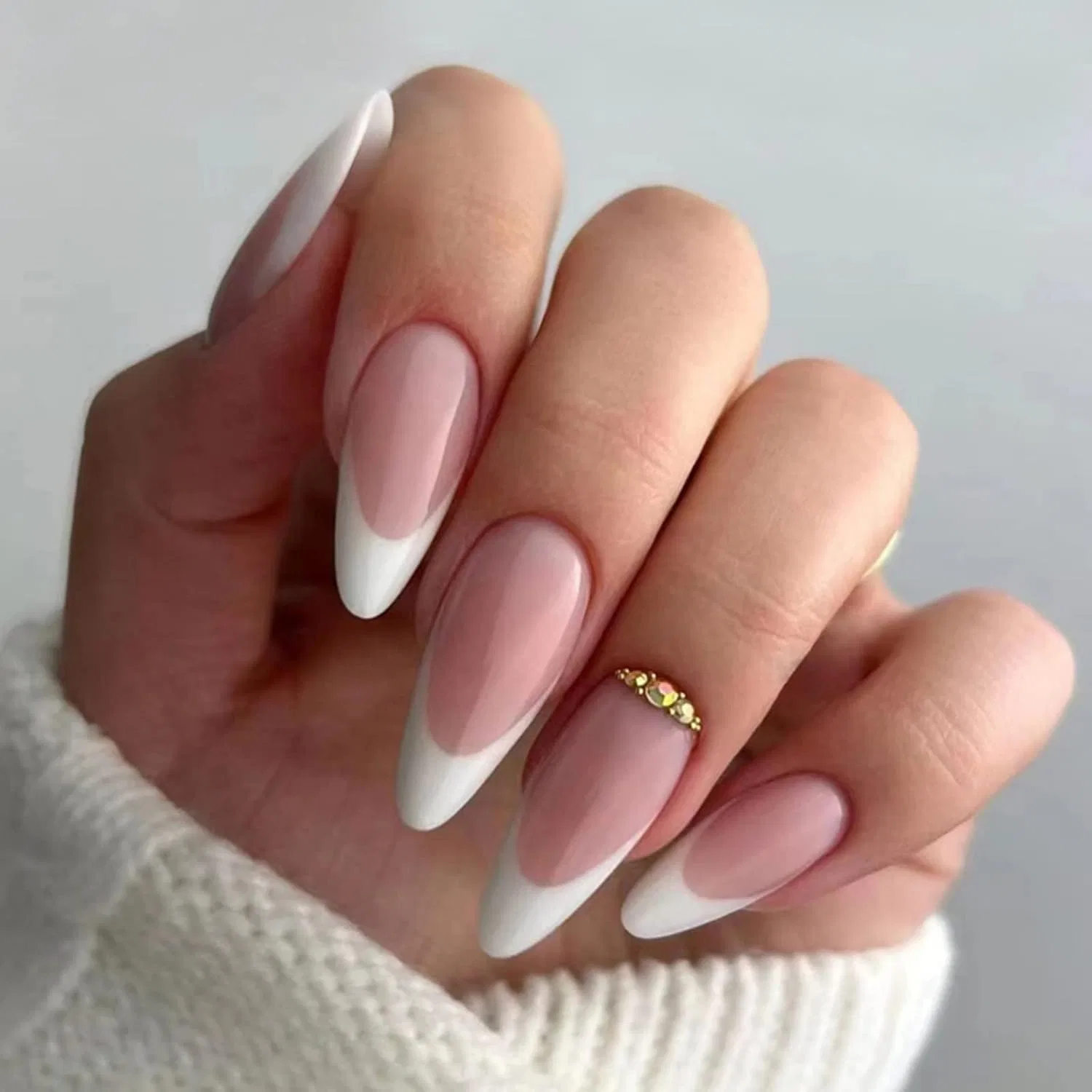 Короткие накладные ногти JUSTOTRY Stiletto с бежевым французским узором Justotry, Beige & Diamond 1