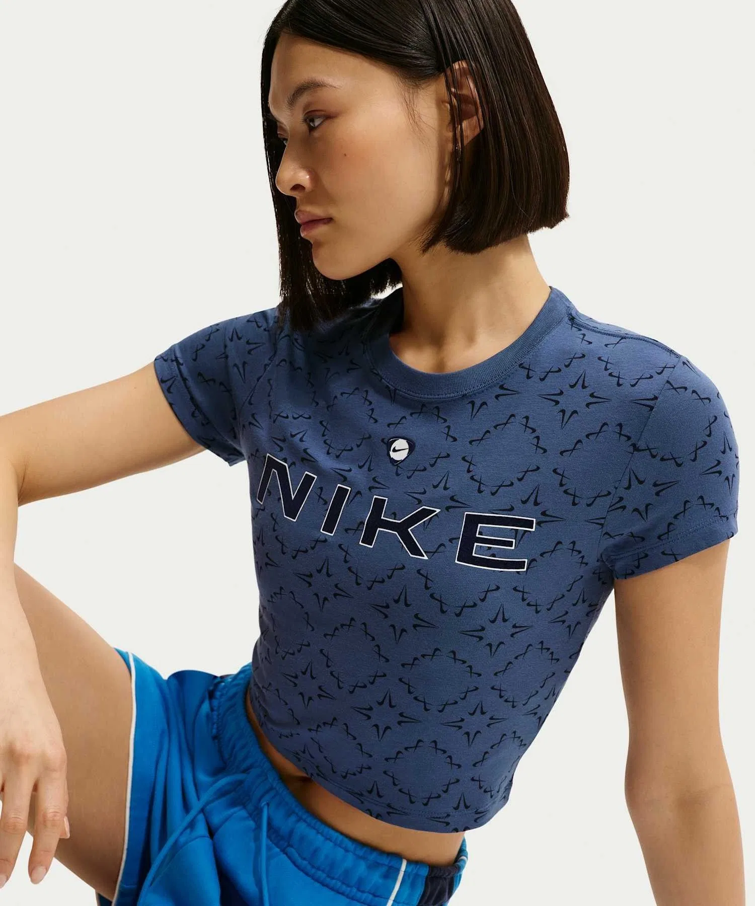 Женская футболка Nike Sportswear Chill Knit Slim Cropped T-Shirt — фото 3