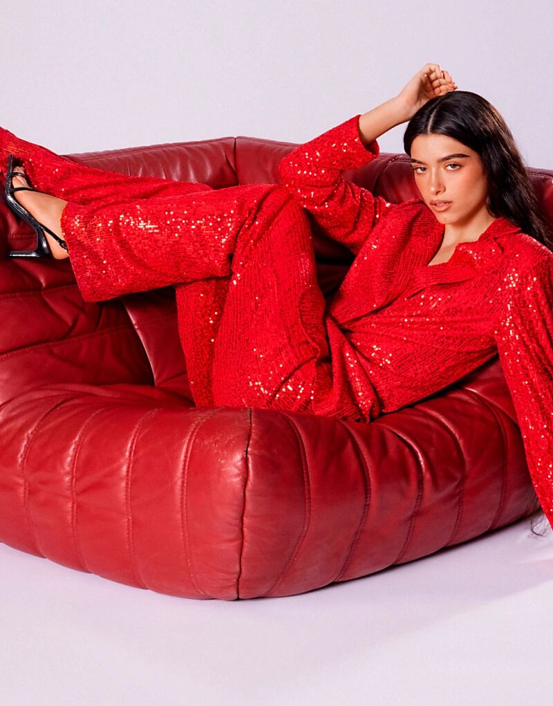 

Прямые брюки с пайетками Pull&Bear x Dixie D'Amelio красного цвета, коорд.