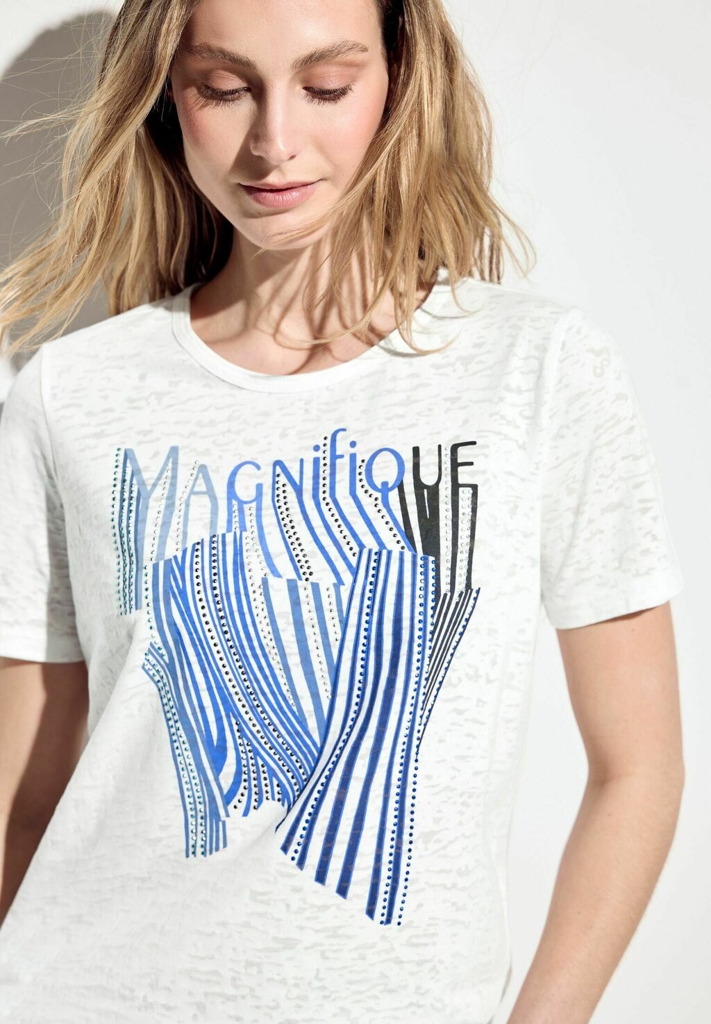 

Футболка с принтом BURNOUT Cecil, кремовый