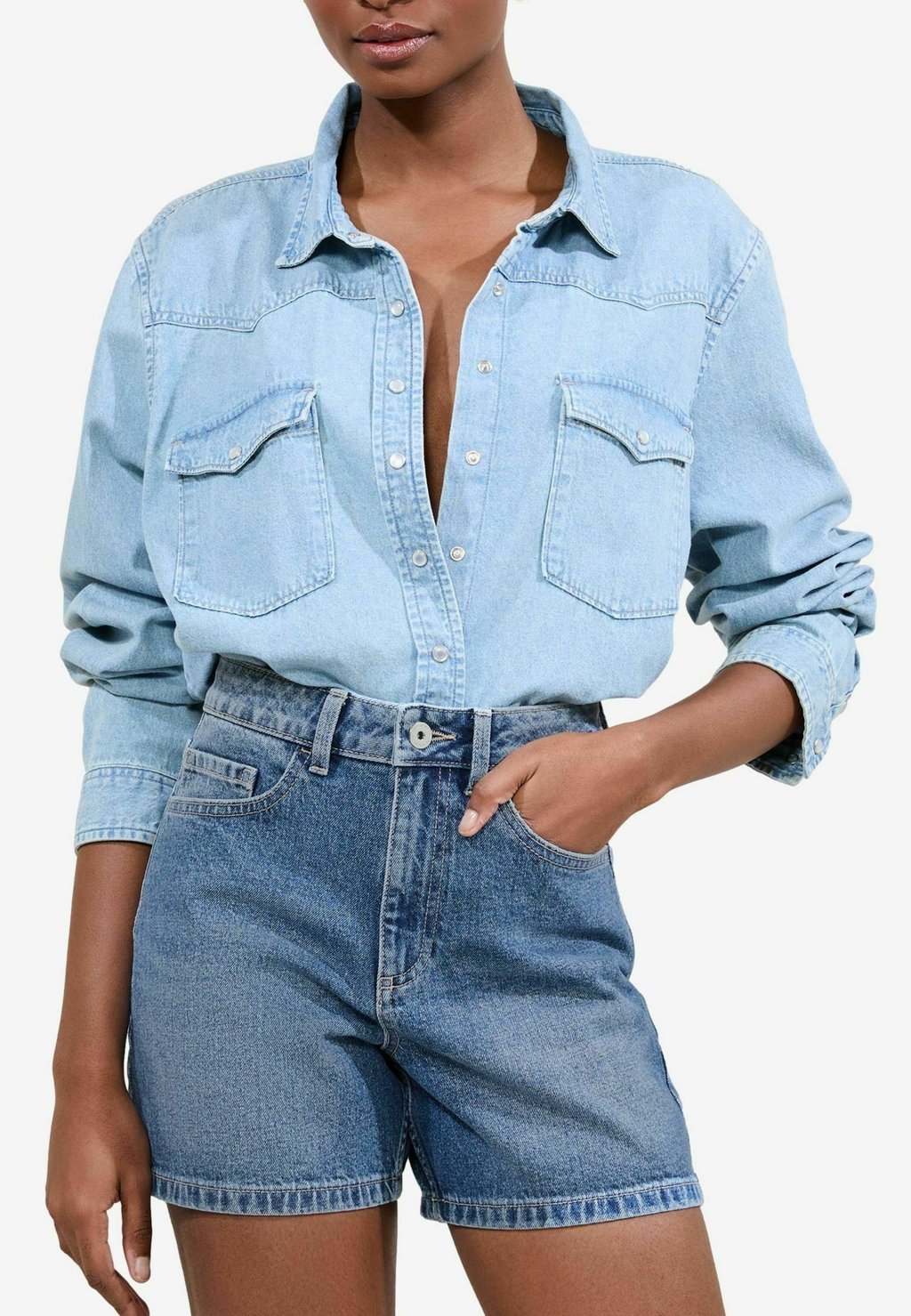 

Джинсовые шорты REGULAR FIT MOM Lipsy, синий