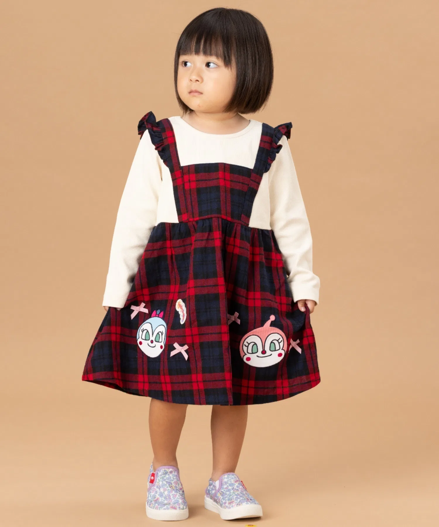 Детское платье-комбинезон в клетку ANPANMAN KIDS COLLECTION с аппликацией Докин-тян красное